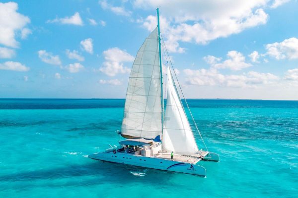 Catamaran Tours Large Group 75 ft / 80 pax - Image 5