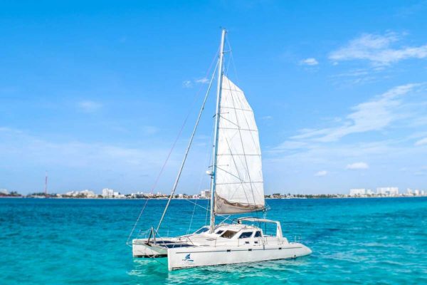 Catamaran Tours Explorer Cancun 44 ft / 35 pax - Image 3