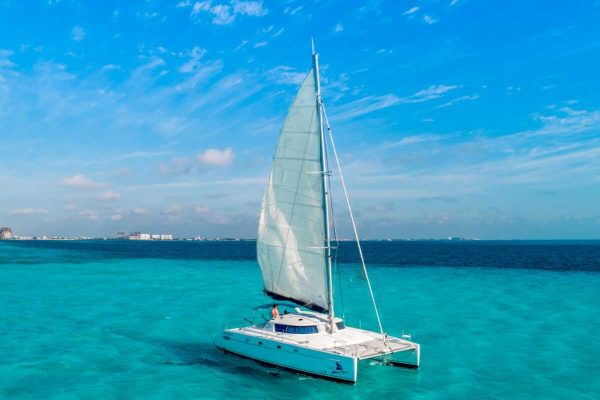 Catamaran Group Tours Cancun 43 ft / 35 pax - Image 5