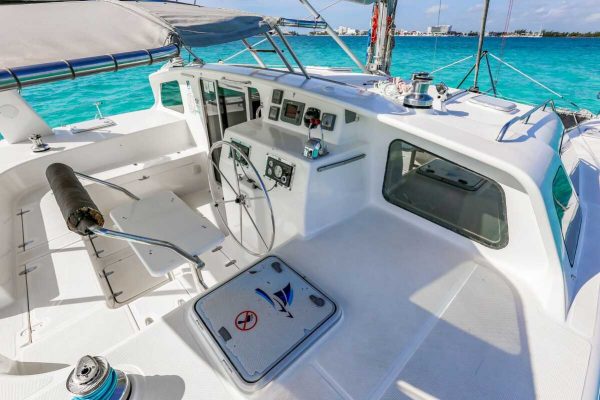 Catamaran Tours Explorer Cancun 44 ft / 35 pax - Image 4