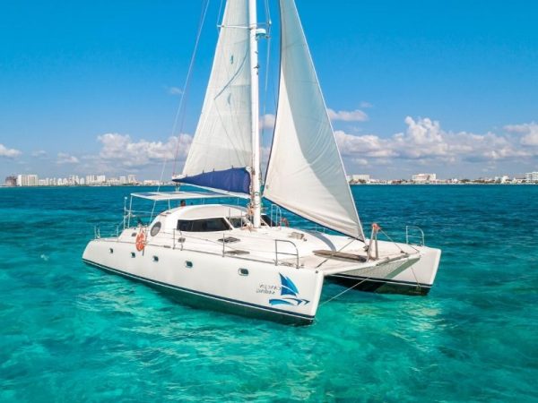 Catamaran Tours Manta Cancun 46 ft / 40 pax - Image 6