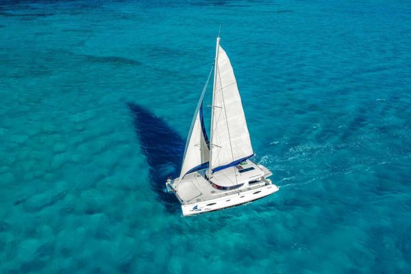 Catamaran Tours Deluxe Cancun 50 ft / 40 pax - Image 6
