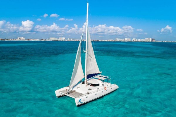 Catamaran Tours Manta Cancun 46 ft / 40 pax - Image 2